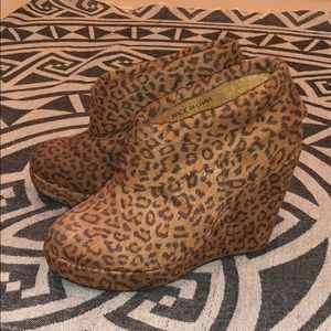 🐆 Forever 21 Leopard Print Wedge Booties 🐆